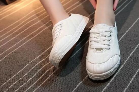 皮质小白鞋怎么清洗 别让你的鞋子变废品